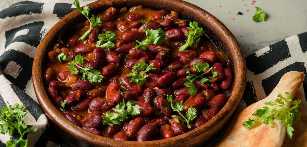 Лобио — тушёная красная фасоль с кинзой и специями